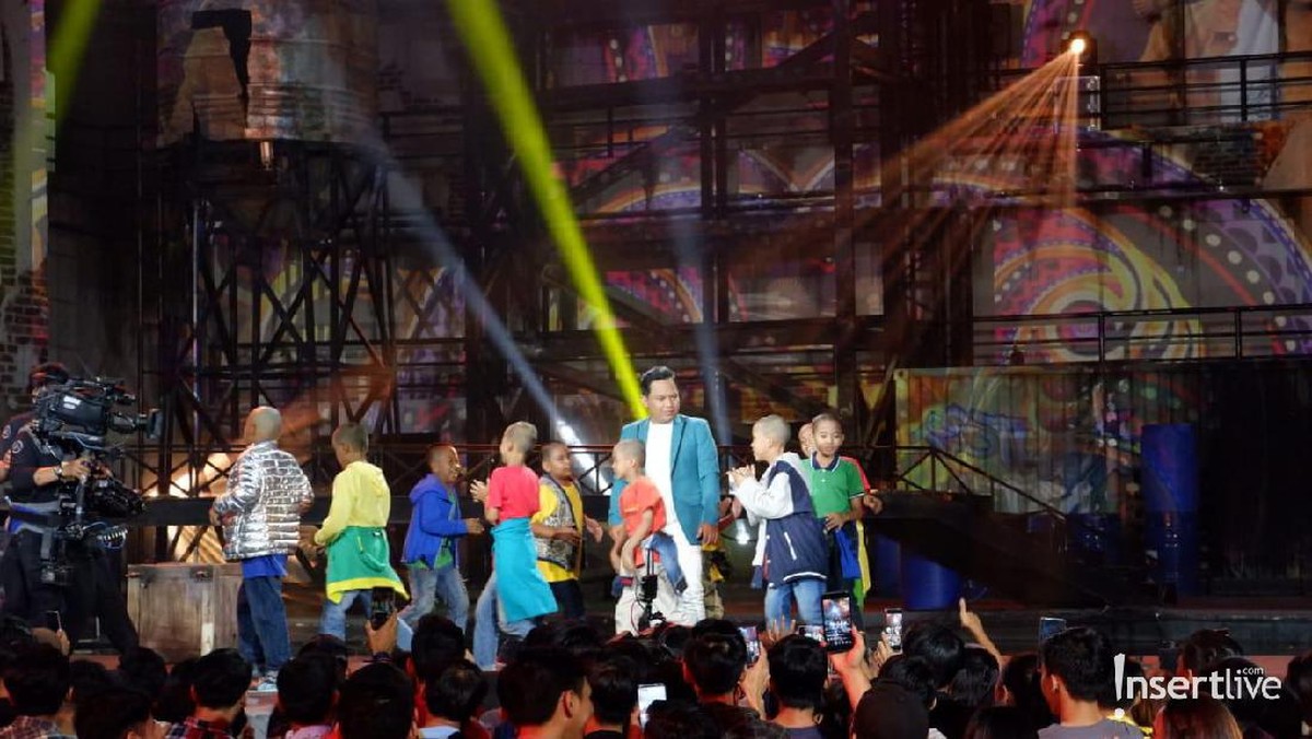 Beberapa potret memukau penampilan Siti Badriah dan Band Wali di HUT Trandmedia