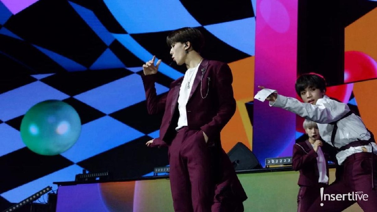Beberapa potret keren saat personel NCT Dream tampil keren di HUT Transmedia ke-18&period;
