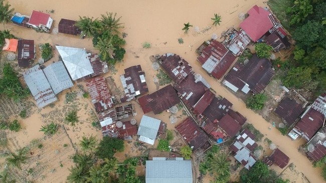 Banjir nan menerjang empat desa di Kabupaten Muara Enim, Sumatera Selatan, membikin 1.237 unit rumah terendam serta akses jalan nan tetap belum bisa dilewati.