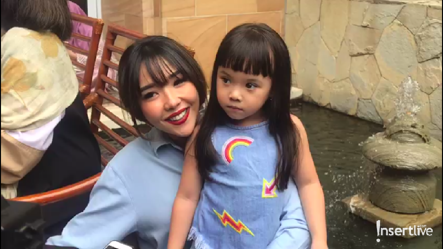 Chacha Frederica Hamil, Sahabat Beri Ucapan Selamat Ucapan selamat atas kehamilan pertama Chacha Frederica dari para sahabatnya, Gisella Anastasia dan Fairuz A. Rafiq.