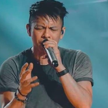 Ariel NOAH Buktikan Awet Ganteng lewat Foto Jadul Bareng Vokalis OASIS