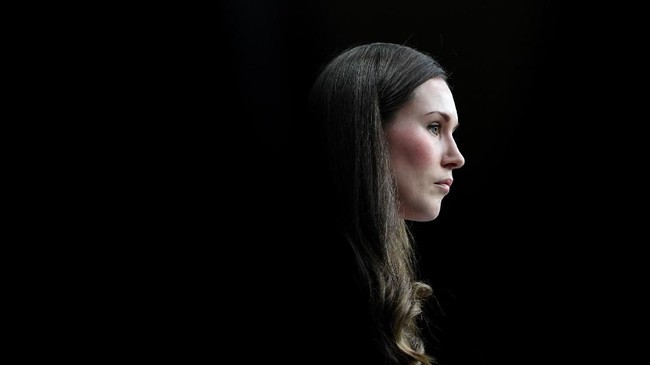 PM Finlandia, Sanna Marin, minta maaf usai menuai kritik akibat berpesta di kelab malam, padahal baru kontak dengan menteri yang teridentifikasi positif Covid.