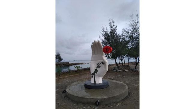 Kabupaten Administrasi Kepulauan Seribu bekerjasama dengan Asosiasi Pematung Indonesia membangun spot selfie di sejumlah pulau wisata.