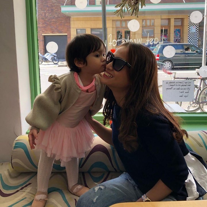 <p>Kecup sayang buat Bunda Acha. (Foto: Instagram @septriasaacha)</p>