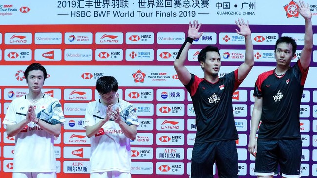 Mohammad Ahsan/Hendra Setiawan sukses menuntaskan dendam kepada Hiroyuki Endo/Yuta Watanabe, usai juara BWF World Tour Finals 2019, Minggu (15/12).