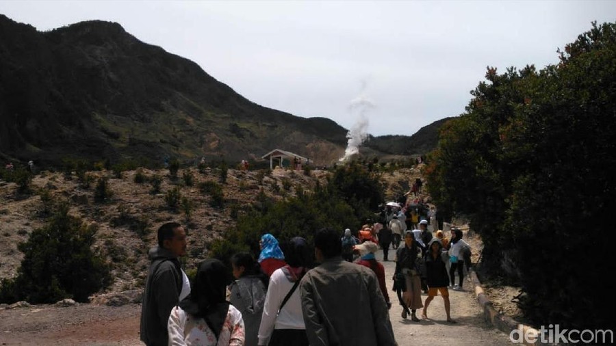 Keramaian di Gunung Papandayan&period;