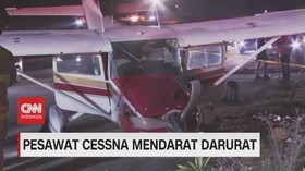 VIDEO: Pesawat Cessna Mendarat Darurat di Jalan Raya