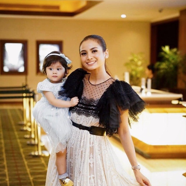 <p>Gimana? Sudah mirip <em>princess</em> belum gaya Bridgia dan Bunda Acha? (Foto: Instagram @septriasaacha)</p>