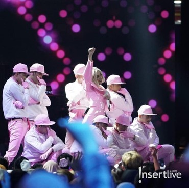 'Adu Rayu' Ala BCL & Raisa Kejutkan Penonton HUT Transmedia