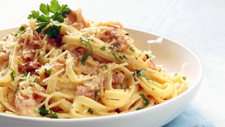 Fettuccine Carbonara pas banget nih, Bunda, buat bekal si kecil yang suka menyantap pasta.