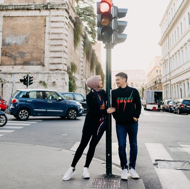 Pasangan yang resmi menikah pada 1 Desember 2019 ini honeymoon ke Roma, Milan, Venice, dan Dolomite. (Foto: Instagram @thereal_rezkyadhitya)