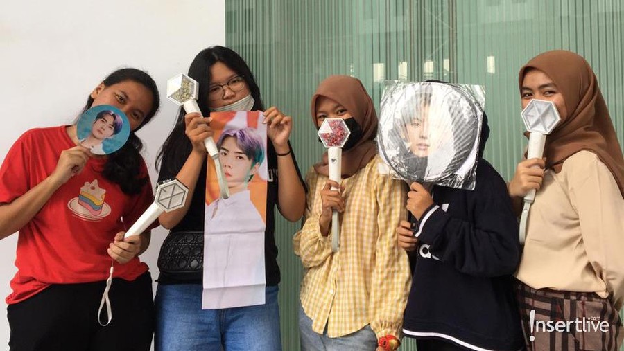 Demi Saksikan Idolanya, 5 EXO-L Ini Datang Sejak Tengah Malam EXO-L sudah datang sejak tengah malam tadi untuk saksikan penampilan idolanya secara langsung.