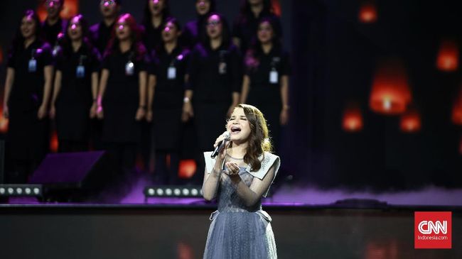 Rossa membuka Insert Fashion Awards 2023 dengan membawakan salah satu lagu hitnya, yaitu Pudar.