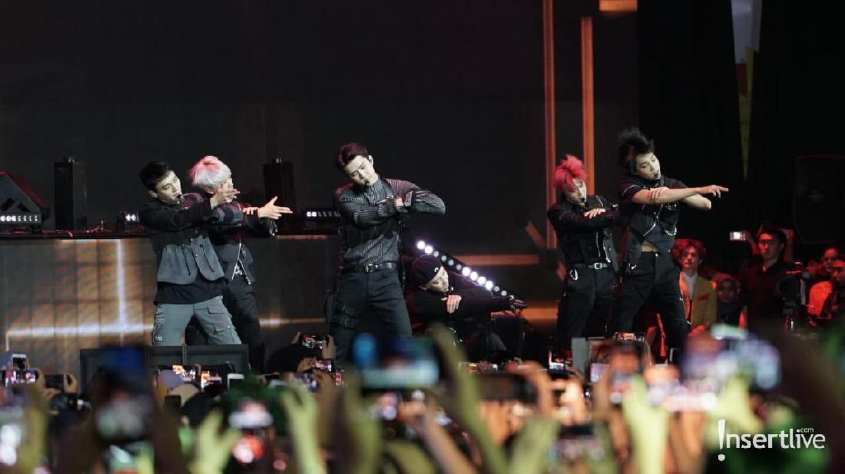 Di penampilan pertamanya untuk HUT Transmedia ke-18&comma; EXO membawakan dua lagu&comma; Love Shot dan Ooh La La La&period;