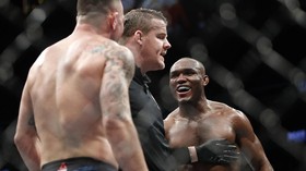 UFC 268: Faceoff Memanas, Kamaru Usman Dorong Covington