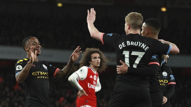 Manchester City unggul 3-0 atas Arsenal pada babak pertama yang berlangsung di Stadion Emirates, London, Minggu (15/12) malam WIB.