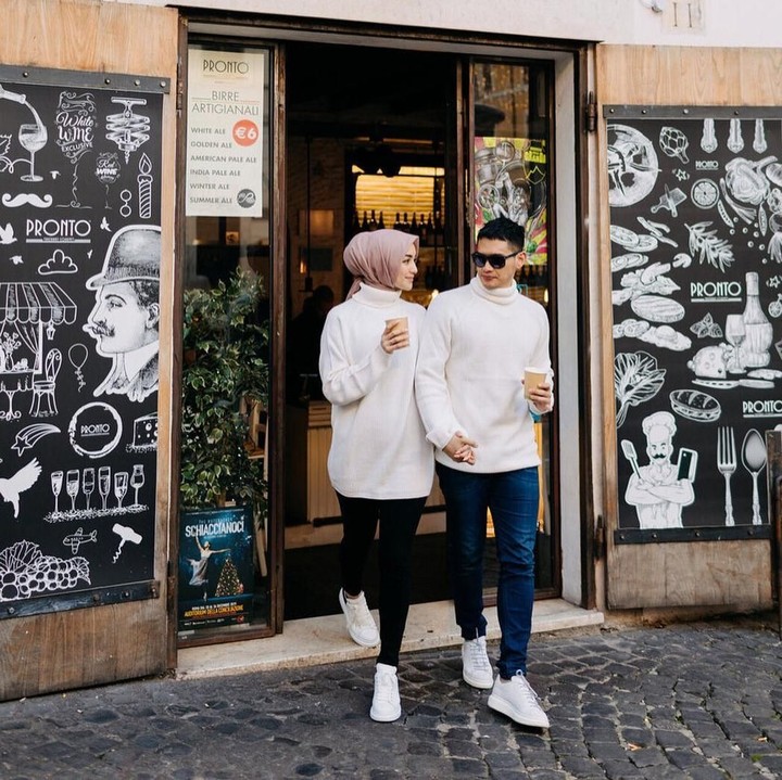 Dalam beberapa foto yang diunggah, Citra dan Rezky kompak mengenakan <em>couple look</em>. (Foto: Instagram @thereal_rezkyadhitya)
