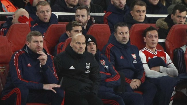 Gelandang serang Arsenal, Mesut Ozil, jadi sorotan karena unggahan di media sosial terkait China dan aksi tak simpatik di laga melawan Manchester City.