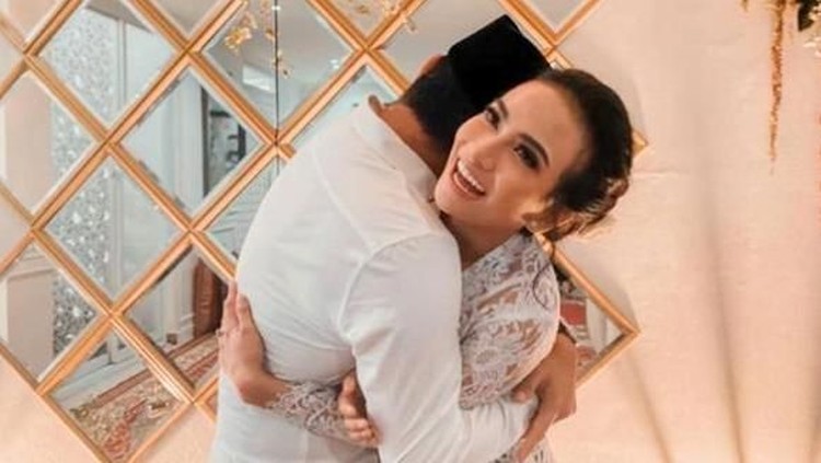 Pada Minggu (15/12/2019), Vanessa Angel dikabarkan telah menikah. Ini mas kawinnya, Bunda.