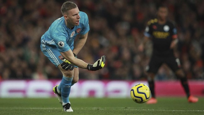 Kiper Arsenal Bernd Leno tetap mendapat pujian kendati harus kebobolan tiga kali ketika The Gunners menjamu Manchester City dalam lanjutan liga Inggris.