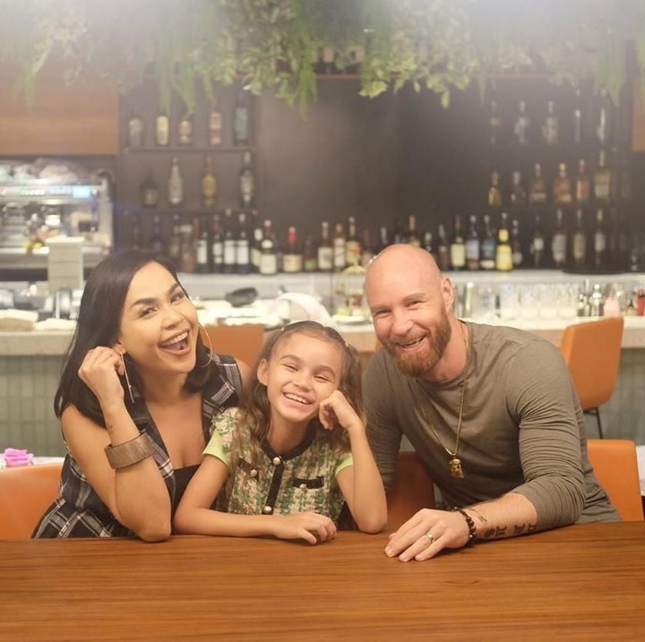 Putri pertama Melaney Ricardo dan Tyson James Lynch sekarang sudah tumbuh menjadi gadis kecil yang cantik. Saat ini Chloe Valentine Lynch menginjak usia 7 tahun. (Foto: Instagram @melaney_ricardo)