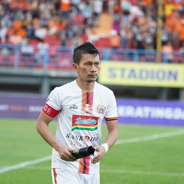 3 Artis Pria yang Menikahi Ibu Angkatnya