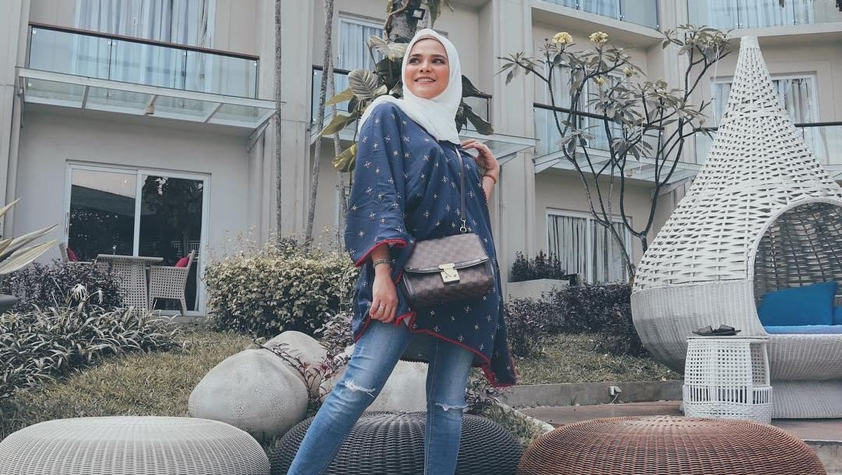 Potret Rosmanizar yang tengah diisukan sudah dinikai oleh mantan calon suami Vanessa Angel&comma; Didi Mahardika&period;