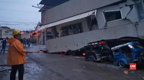 VIDEO: Bocah Tewas akibat Gempa M 6,8 di Filipina