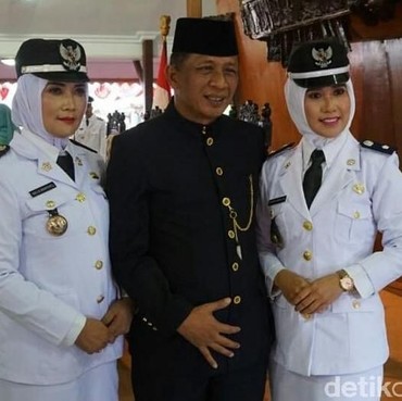Mantap! 2 Istri Wabup Blitar Dilantik jadi Kades