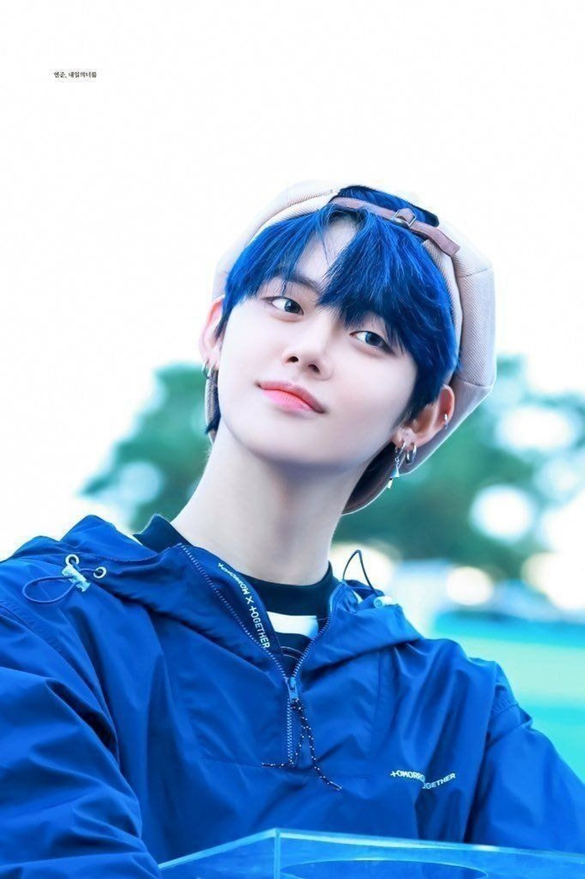 Selain V BTS&comma; Sederet idol yang mengecat rambut biru ini dipilih netizen sangat cocok dengan visualnya&comma; siapa saja mereka&quest;