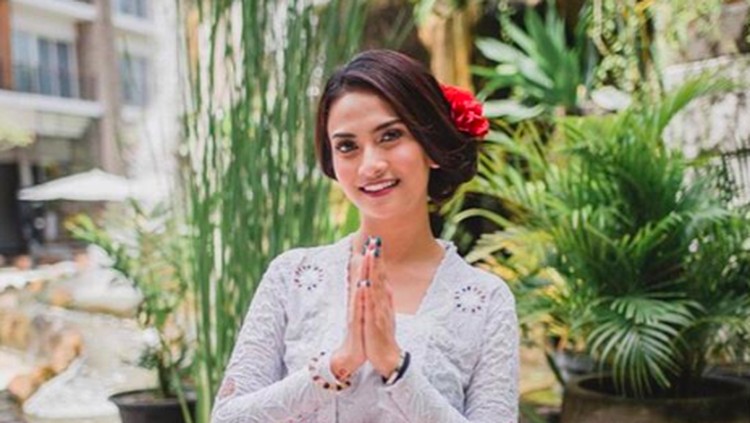 Vanessa Angel disebut telah menikah Sabtu kemarin, hadir juga Lucinta Luna dalam acara itu.