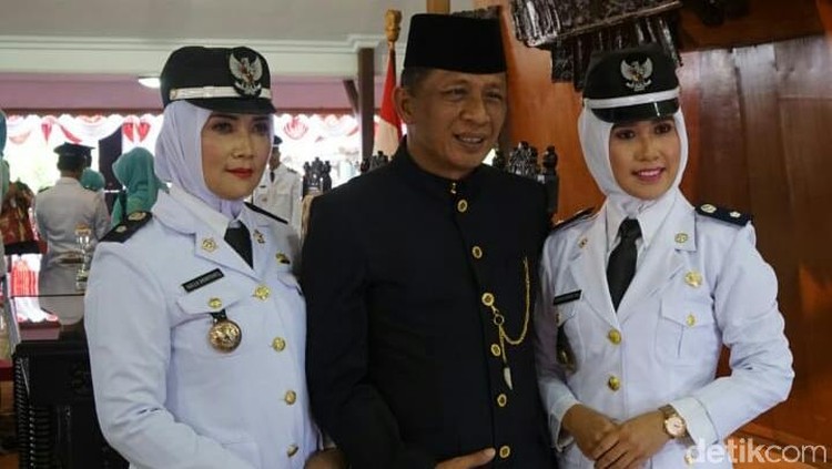 Baru dilantik menjadi Kades, dua istri Wabup Blitar ini akan saling bantu program kerja masing-masing. Lalu seperti apakah sosok keduanya?