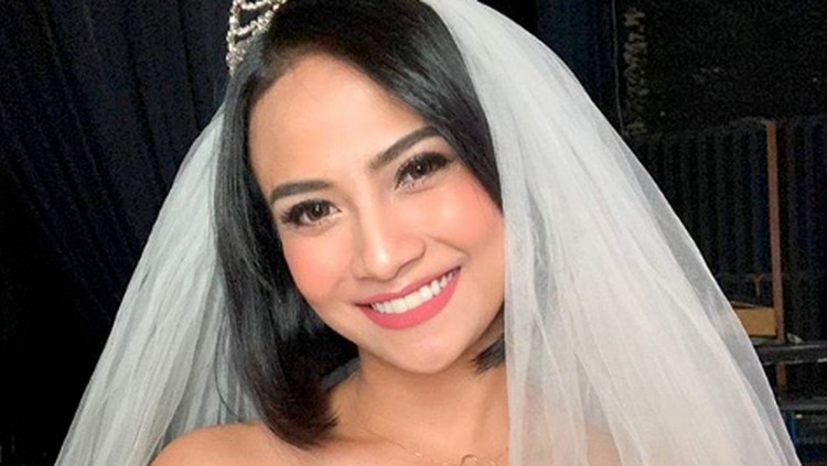 Vanessa Angel dikabarkan diam-diam dan tidak mau membeberkan suaminya yang disebut-sebut seorang pengusaha.