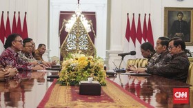 Bertemu Ketua PSSI Iwan Bule, Jokowi Minta Dua Hal