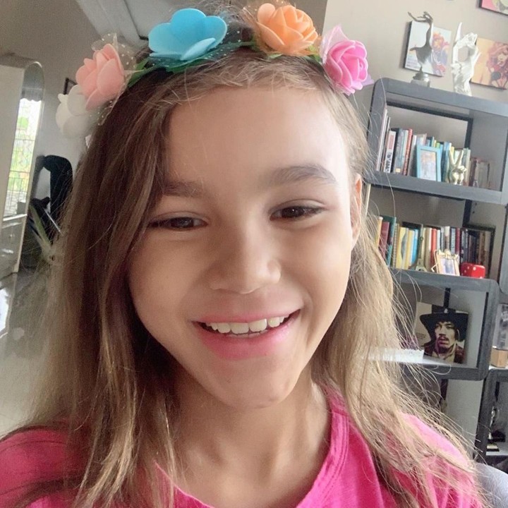 Chloe memiliki wajah yang cantik dan ceria. Ia mewarisi wajah bule dari sang ayah dan wajah Indonesia dari sang ibu. (Foto: Instagram @melaney_ricardo)