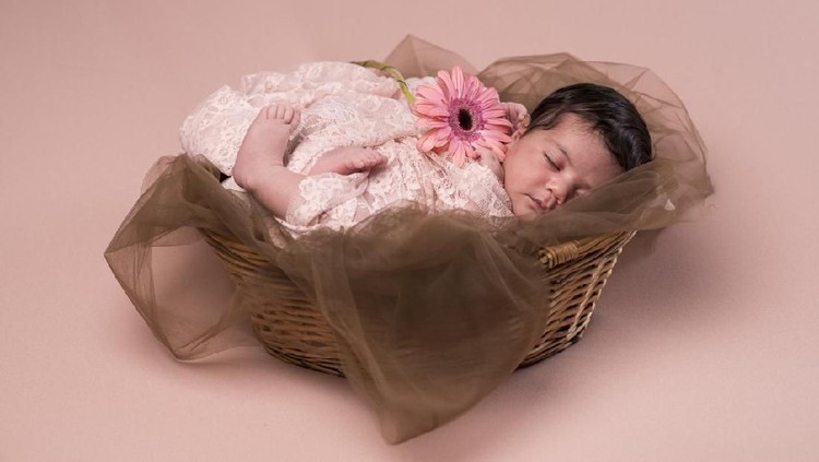 Intip deretan nama bayi dengan makna bersinar ini yuk, Bunda.