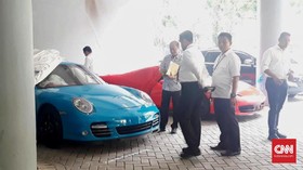 Satu Mobil Mewah Sitaan Polda Jatim Dikembalikan ke Pemilik