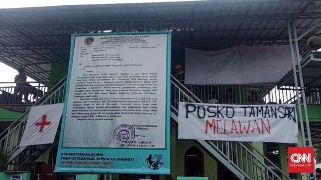 MUI Kota Bandung menyatakan masjid memang memiliki fungsi sosial dengan menampung warga untuk tinggal. Namun, fungsi utama masjid tetap sebagai tempat ibadah.