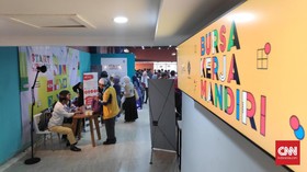Penuh Sesak Para Pencari Kerja Padati Pameran 'Loker'