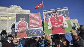 FOTO: Ozil Didukung karena Bela Muslim Uighur