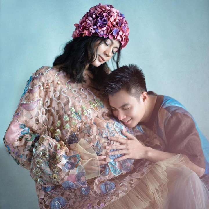 <p>Tutu dress menjadi pilihan Paula untuk mengabadikan kehamilannya kali ini, Bun. (Foto: Instagram @dierabachir)</p>