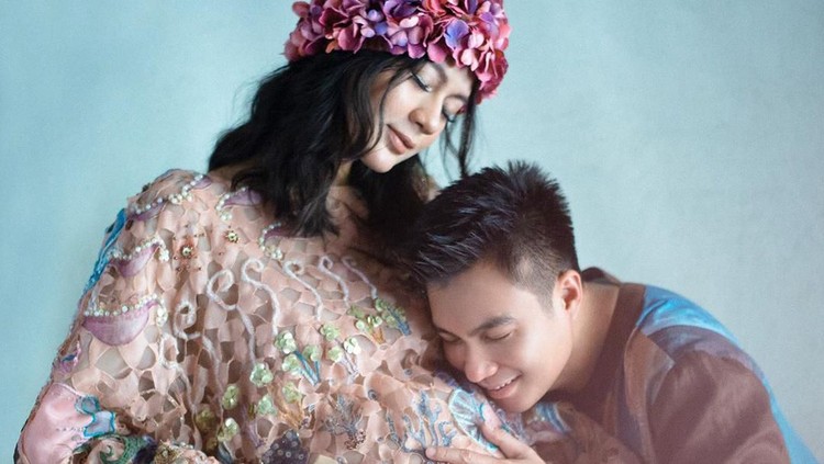 Paula Verhoeven dikabarkan akan melahirkan anak pertamanya minggu depan. Instagram istri Baim Wong ini pun banjir doa. Banyak netizen yang ikut mendoakan.