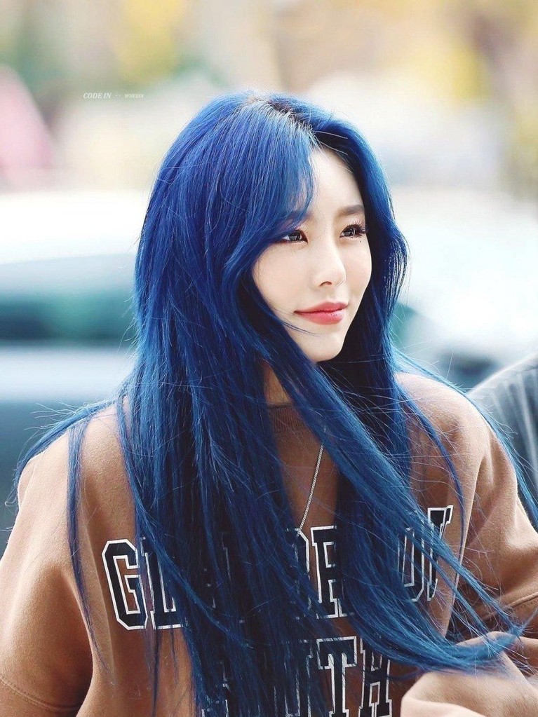 Selain V BTS, Sederet idol yang mengecat rambut biru ini dipilih netizen sangat cocok dengan visualnya, siapa saja mereka?