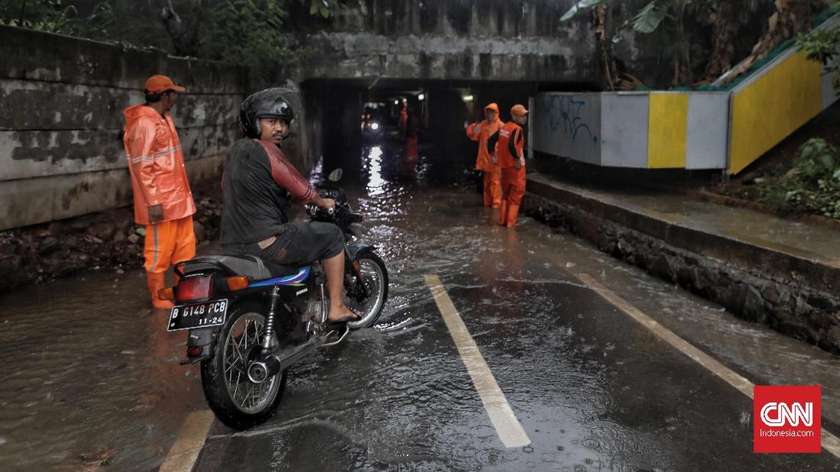 FOTO: Genangan Air Rendam Sejumlah Wilayah Jakarta