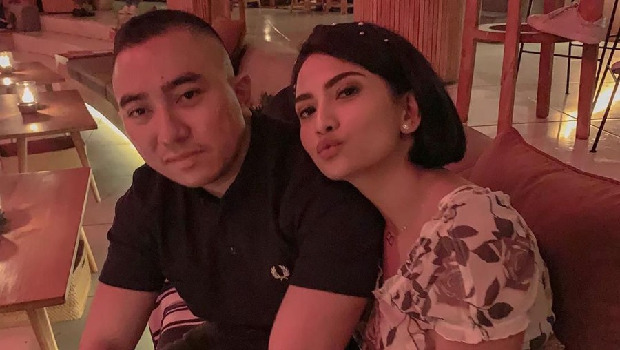 Vanessa Angel menikah dengan seorang pria yang disebut berprofesi sebagai seorang pengusaha.