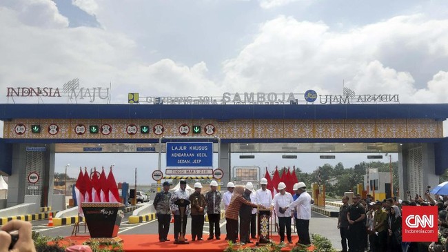 Presiden Joko Widodo (Jokowi) meresmikan Tol Balikpapan-Samarinda (Balsam) Seksi II, III, dan IV dari Samboja sampai Samarinda pada Selasa (17/12).