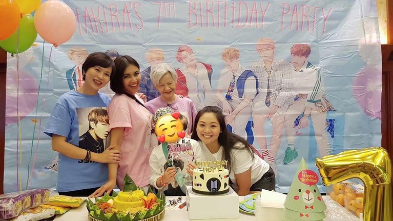 Tujuh potret kemeriahan pesta ulang tahun anak Denada, Shakira Aurum, yang bertemakan grup idol asal Korea Selatan, BTS.