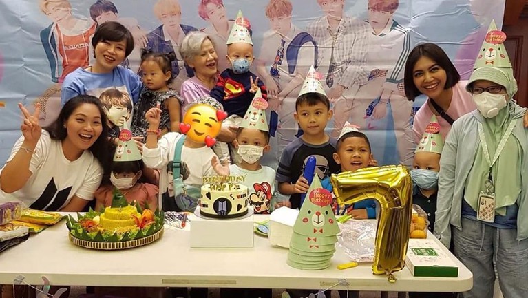 Tujuh potret kemeriahan pesta ulang tahun anak Denada, Shakira Aurum, yang bertemakan grup idol asal Korea Selatan, BTS.