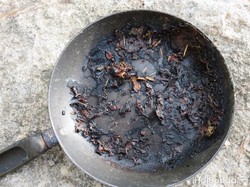 Auto Kinclong! 4 Tips Menghilangkan Kerak Panci Gosong dari Ahli