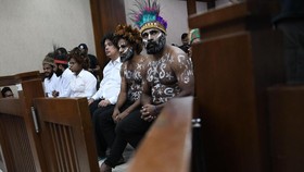 Hakim Tunda Sidang karena Aktivis Papua Berkeras Pakai Koteka